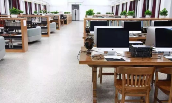 清华女大学生的“炫富照”走红：优秀的人，绝不会过低配的人生