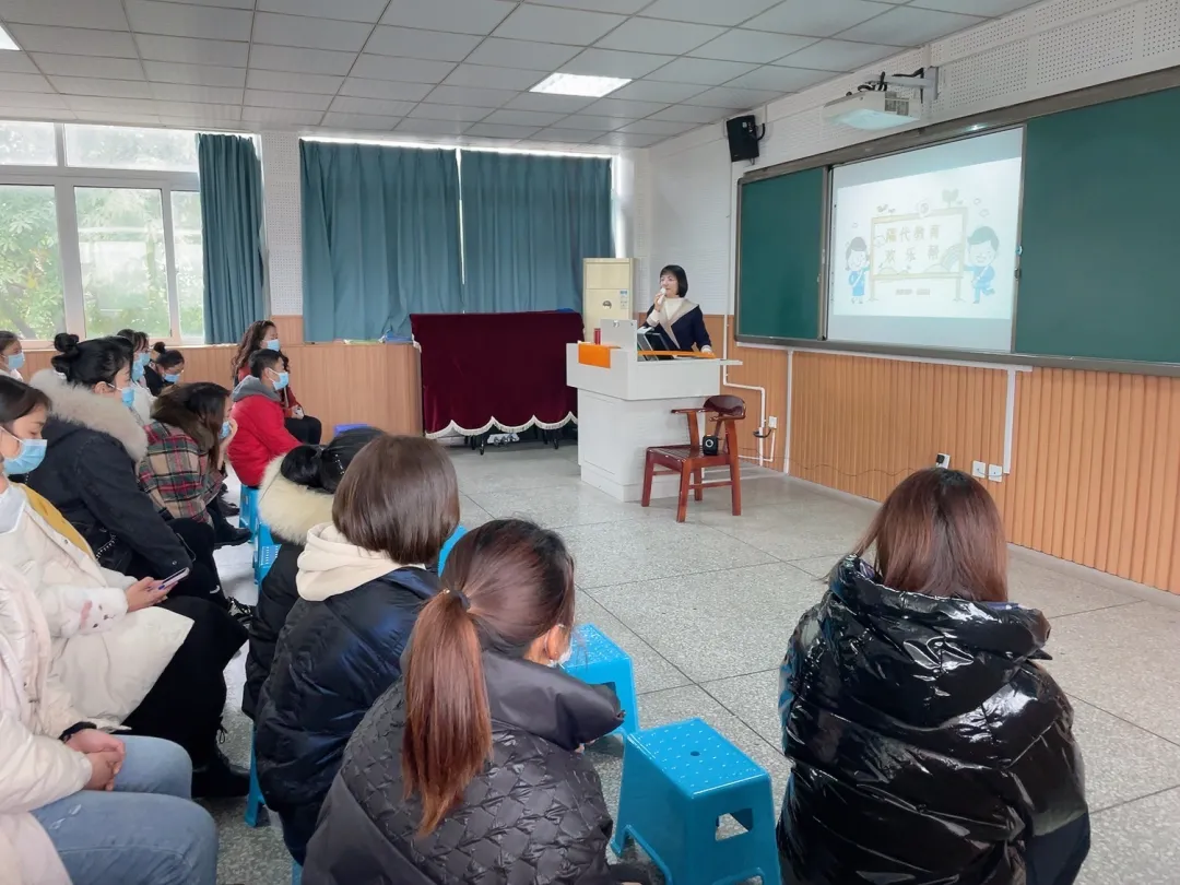 协同育人,赋能成长——新兴小学开展隔代教育家长培训会
