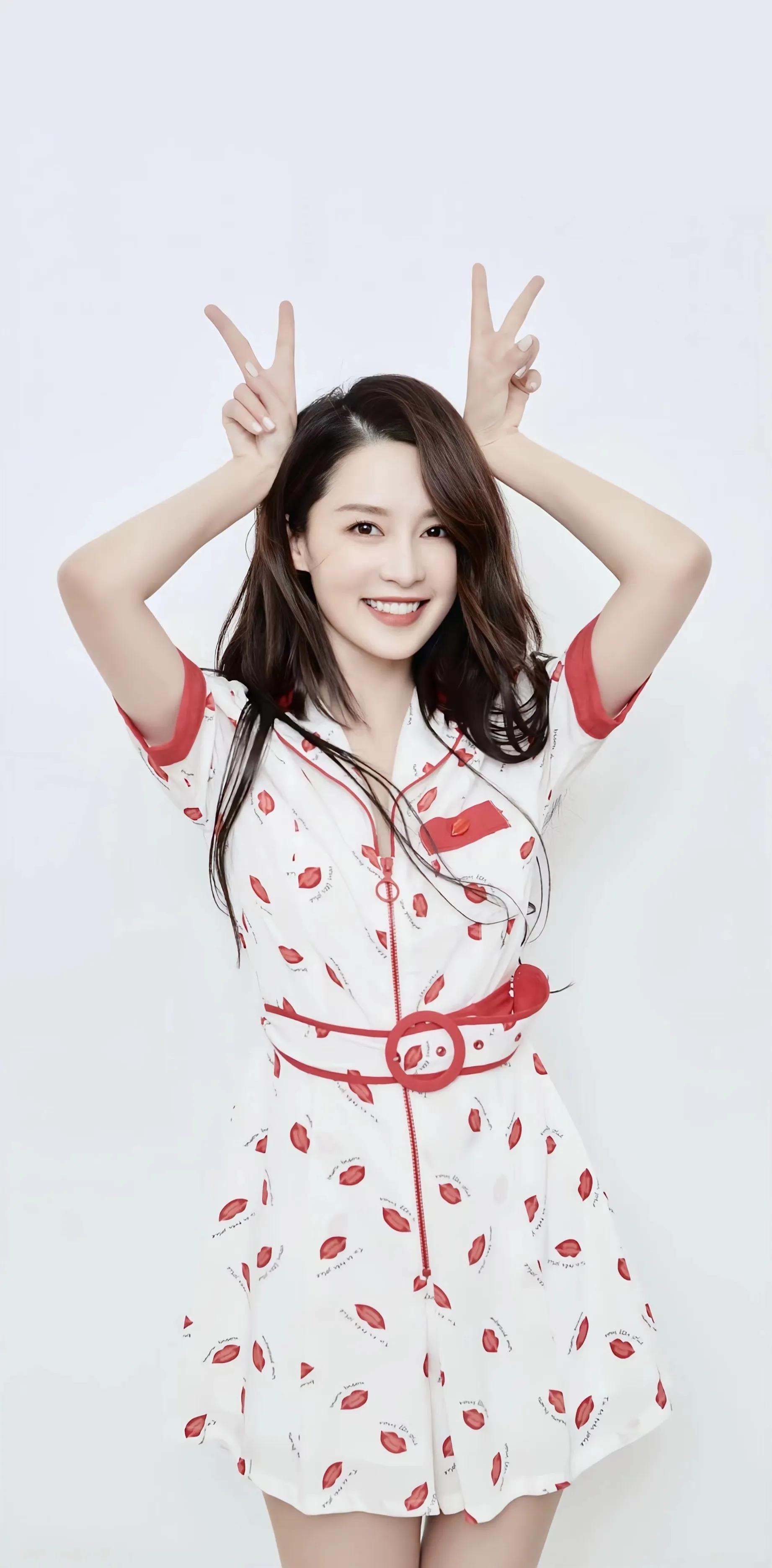 李沁原图画质增强版美图分享