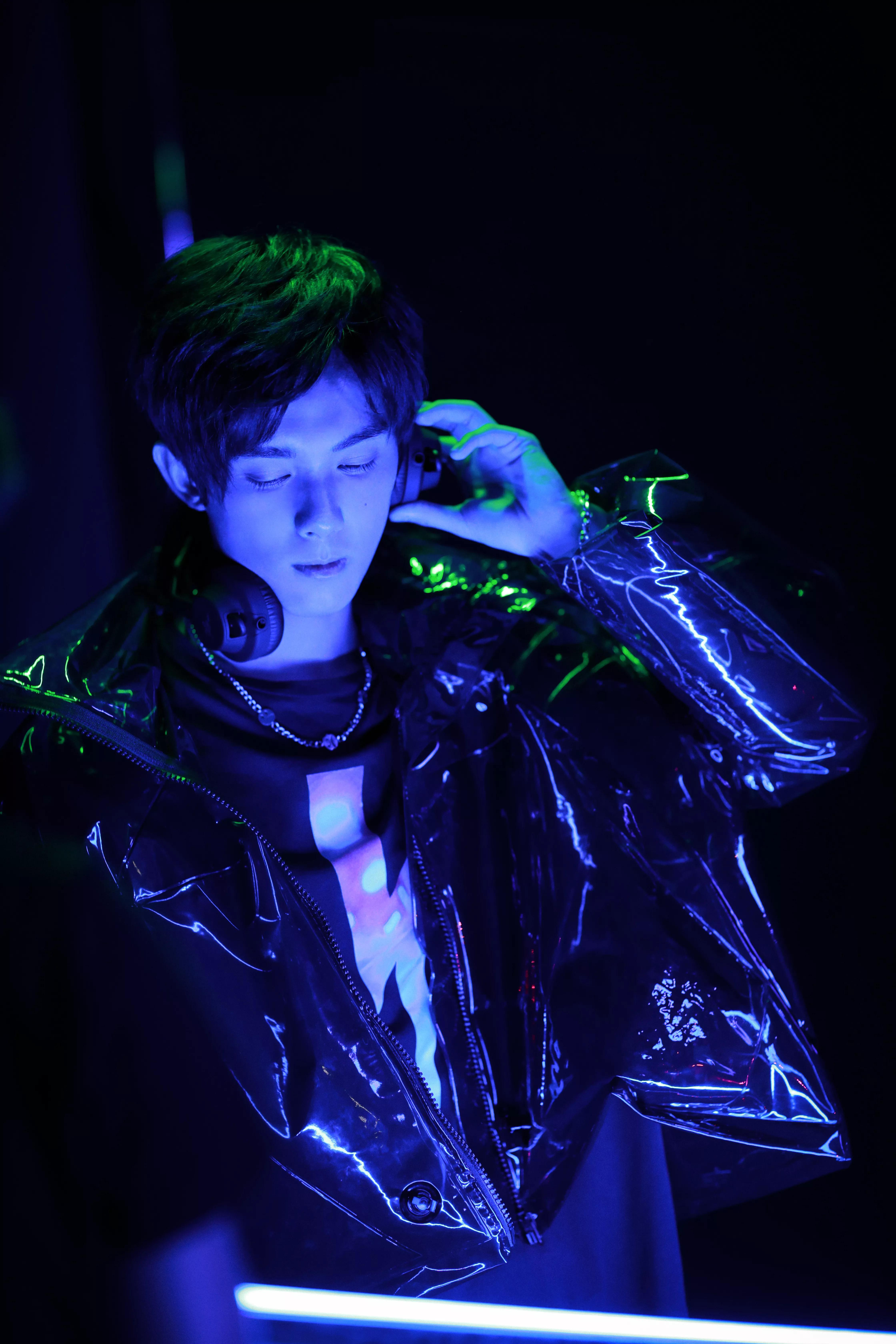 明星壁纸－吴磊