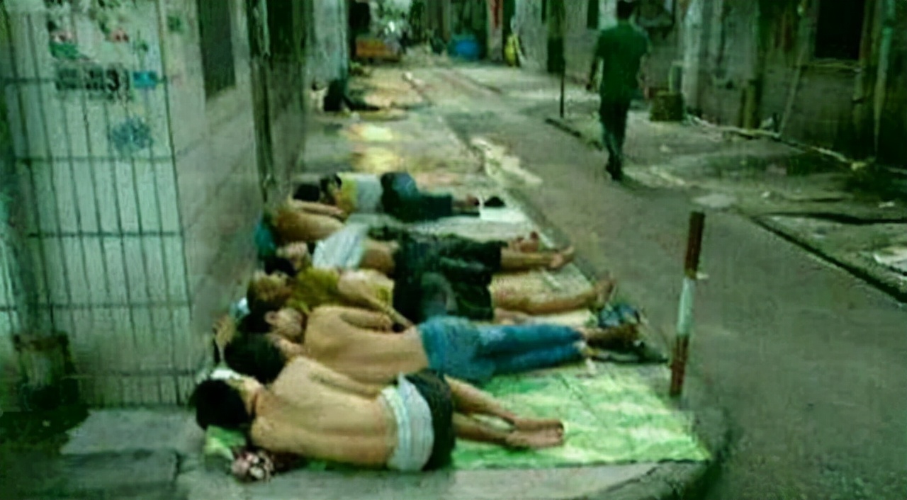 “三和大神”：每天混日结，为了口吃的，有人甚至会卖身份证