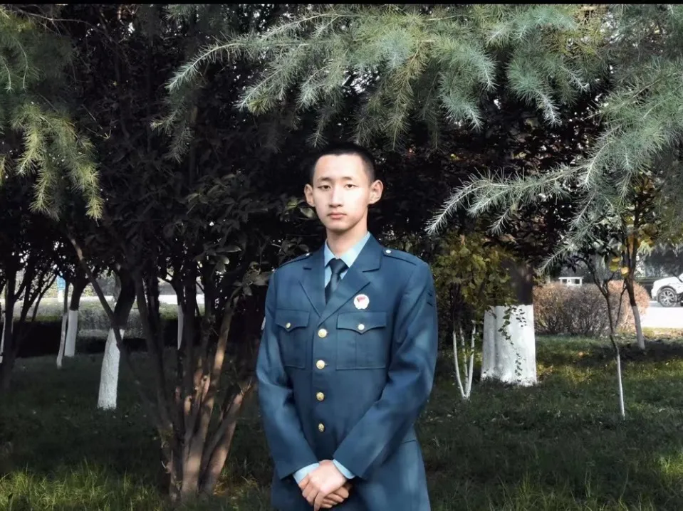 亮出“军人范儿”！陕西这所大学为“退役军人宿舍”挂牌