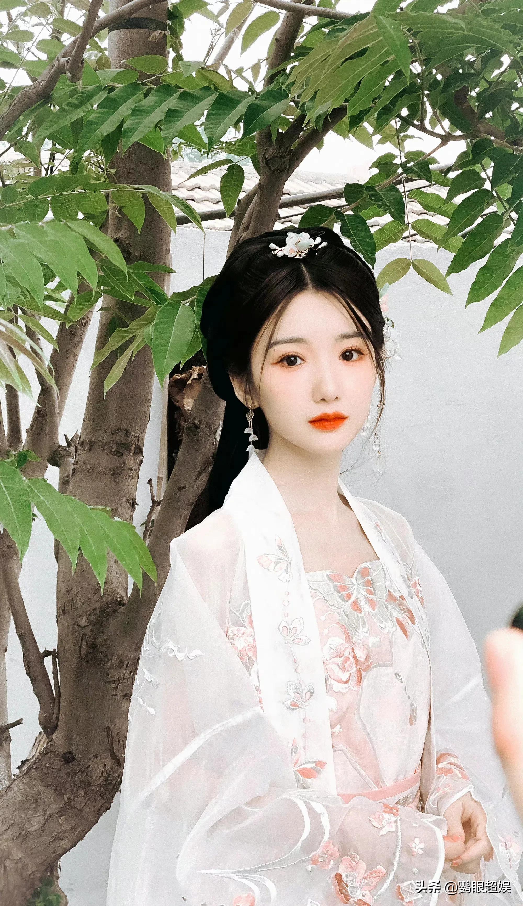 央视镜头下的毛晓彤，每一帧都是大片