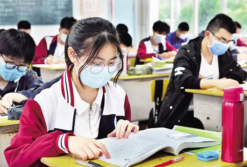 “我科有多大，地铁5站那么大！”华中大太奢华，光食堂就有37个