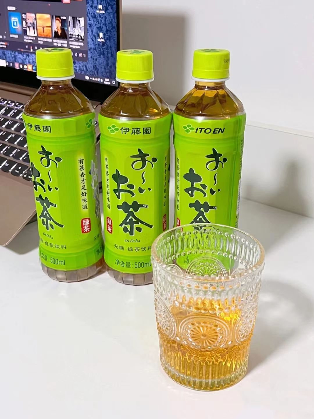 「伊藤園綠茶」 ￥4元/500ml熱量不高成本也低,不用怕發胖.