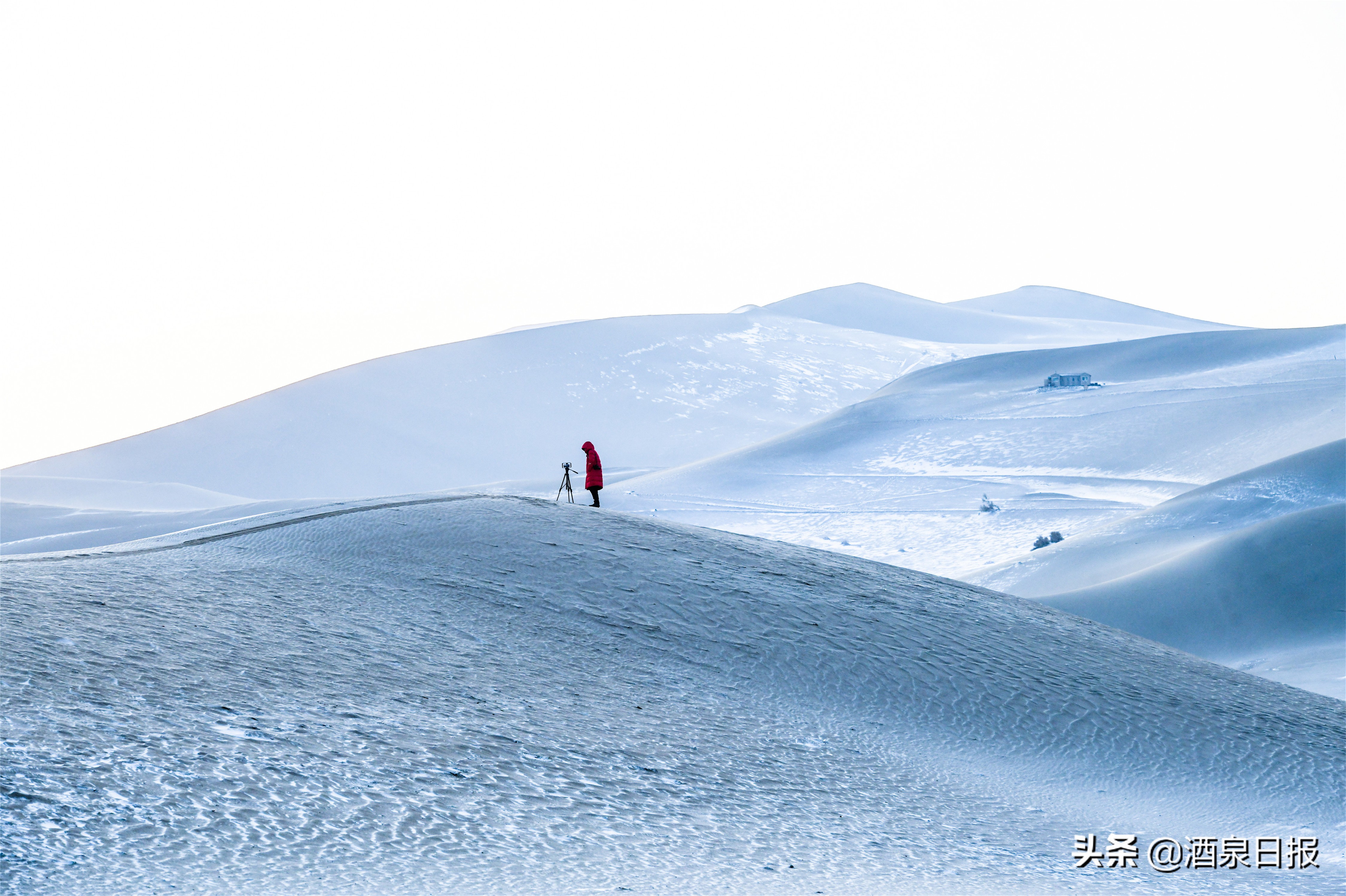 雪落敦煌寂静无声 大漠山泉如诗如画