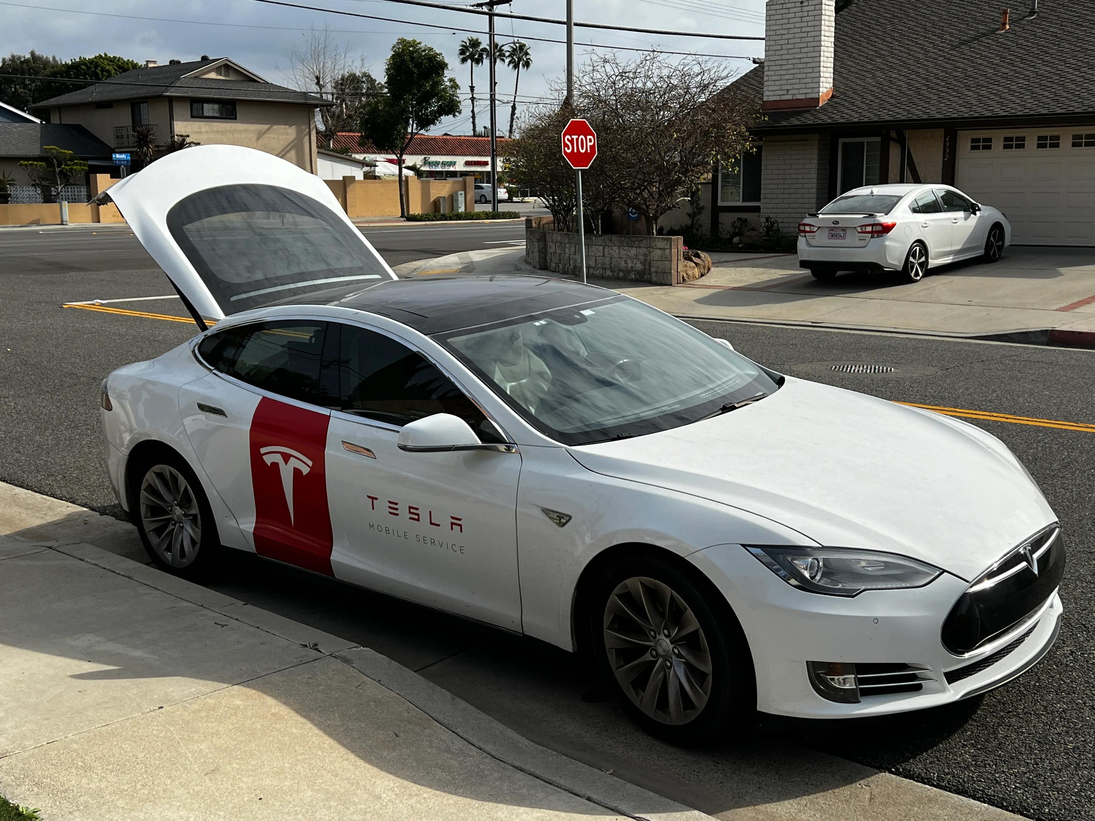 今天我来有理有据黑一把我的特斯拉model X