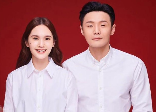 爷青回！杨丞琳贺军翔王传一时隔十五年再同框，杨丞琳被老友催生