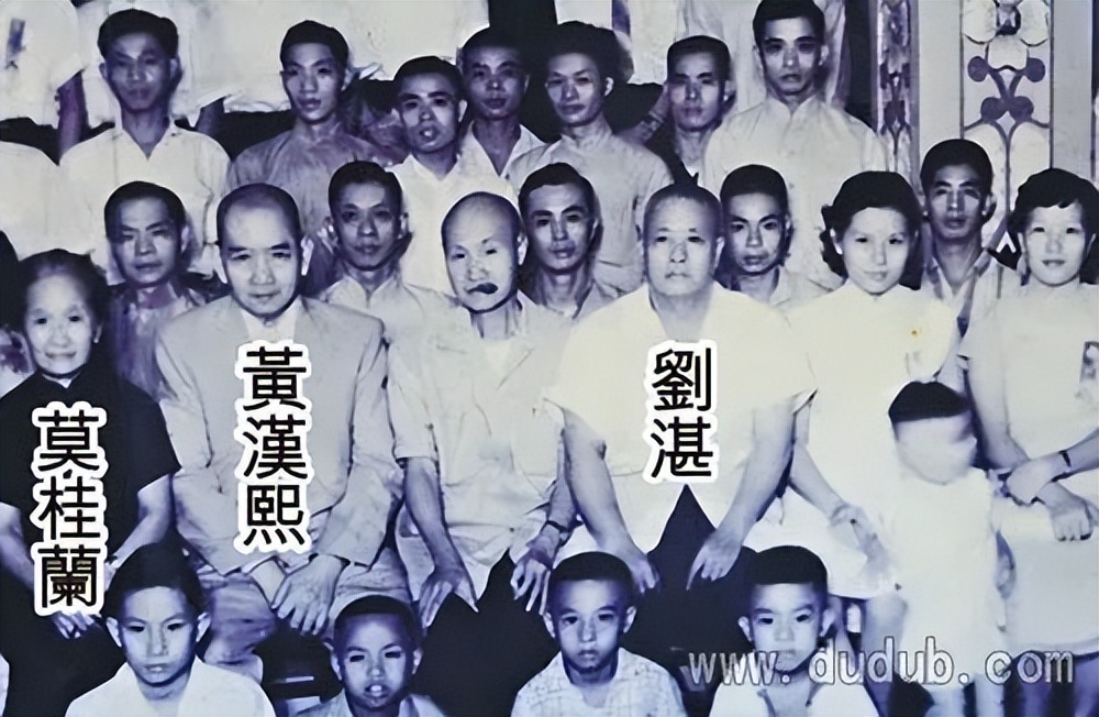 很多媒体报道或者纪录片中出现的"黄飞鸿照片",实际上是儿子黄汉熙的