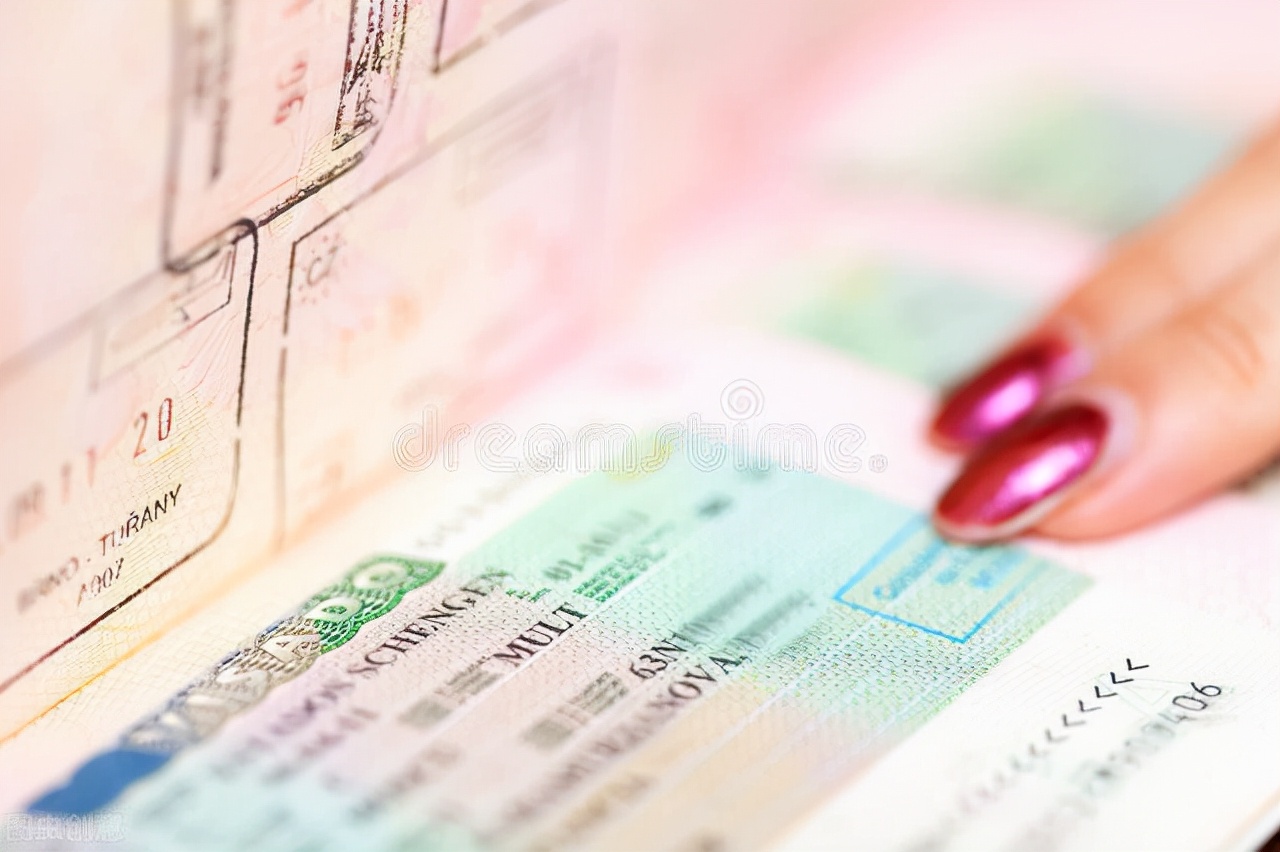 空姐搭车偶遇富二代，被海誓山盟冲昏头脑，最终让渣男骗财又骗色