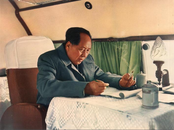 王震：没有毛主席就没有新中国，就没有你们这些将军