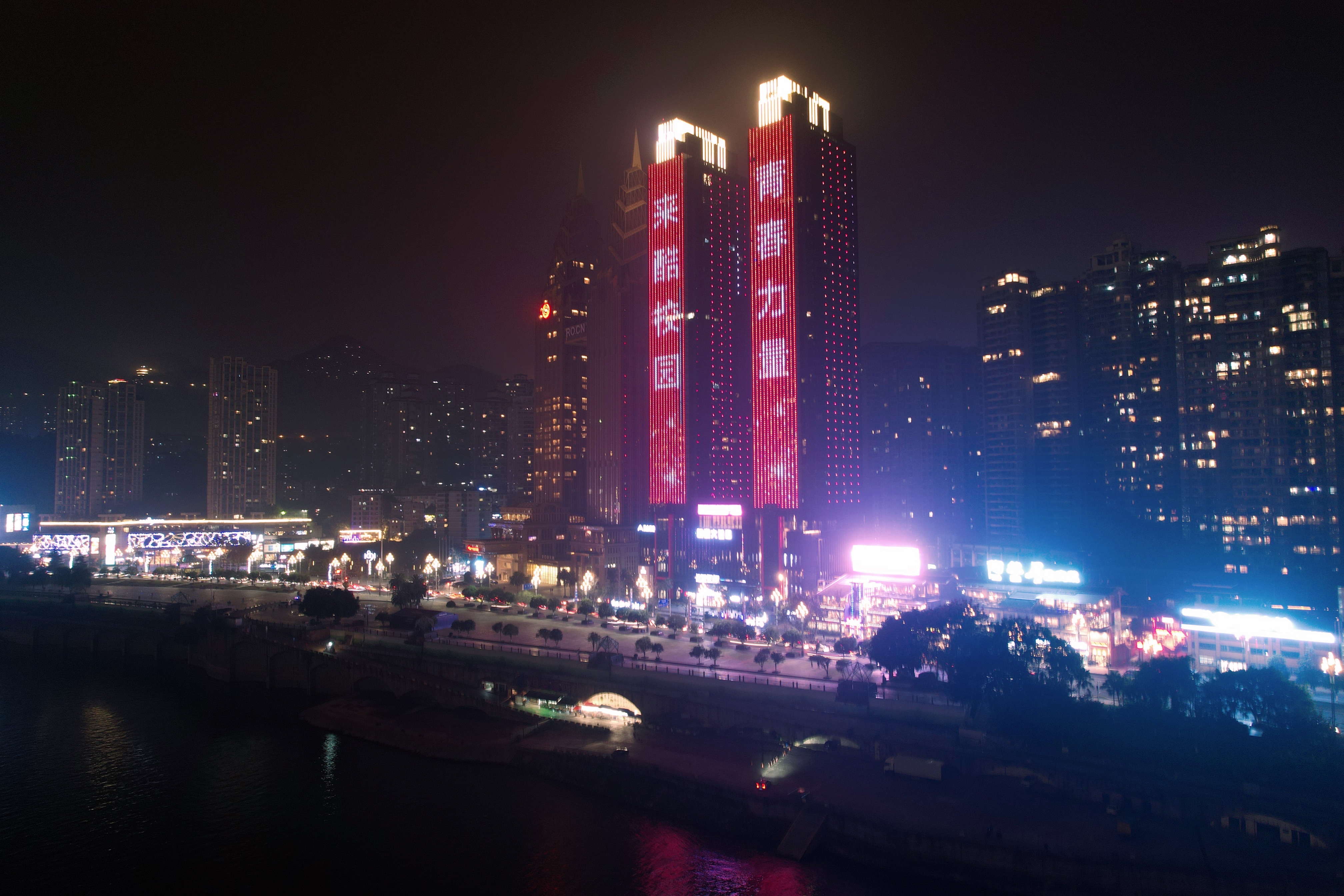 估值千億獨角獸來酷占領湘渝地標，驚喜閃耀元旦夜空