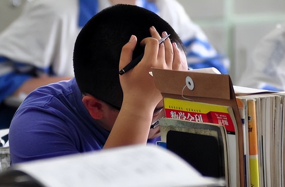 马云：24岁大学毕业，普通人到首富，再回首才发现他成功是必然的