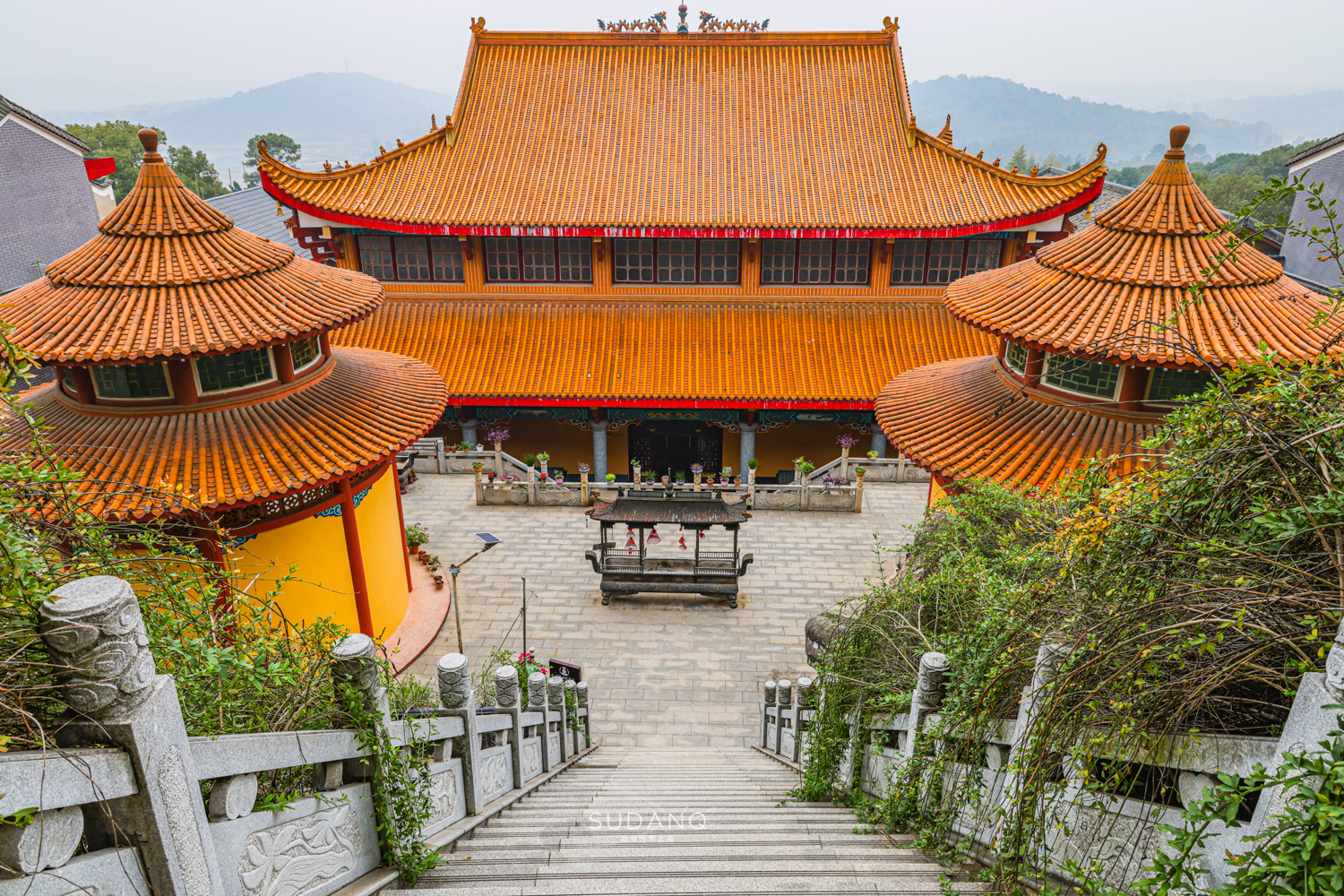 一天,明朝皇帝朱厚照(正德皇帝)在南岳庙祭后,便夜宿岳武亭,他梦见