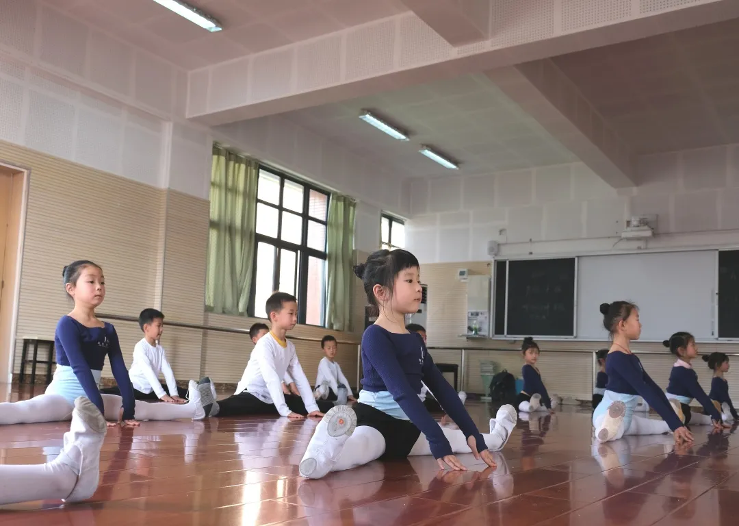 四川大学西航港实验小学——“舞”动童年“音”你精彩