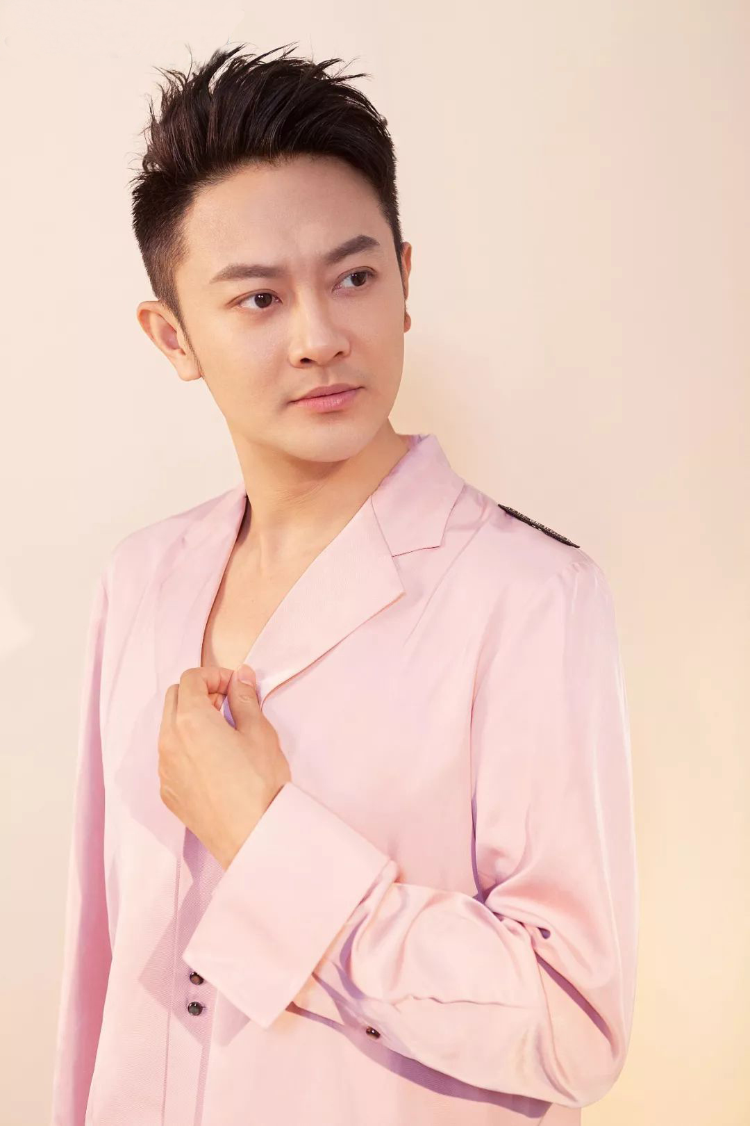 印小天与哈林娜离婚5年：他在悲痛中送走父亲，她单身带着儿子