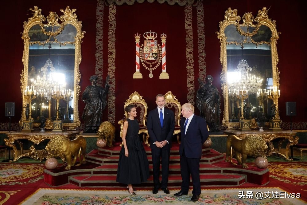 莱蒂齐亚成北约首脑晚宴大赢家！梳背头成国际脸，新造型彻底封神