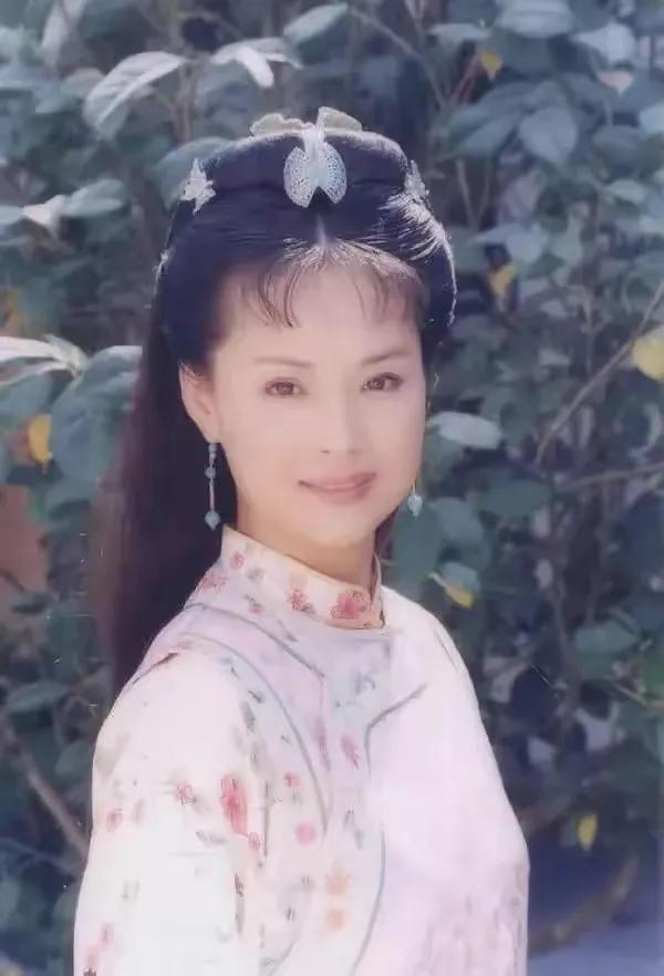 茹萍：温婉大方，气质婉约，魅力十足