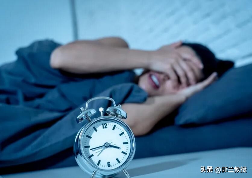 經常失眠3-5點醒來，多半是陰陽不交，中醫“引陽入陰”睡個好覺