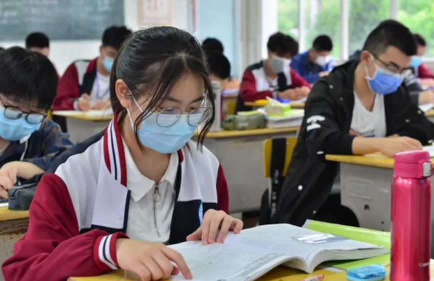 各省“高考人数”出炉，总数预计突破1100万，可谓几家欢喜几家愁