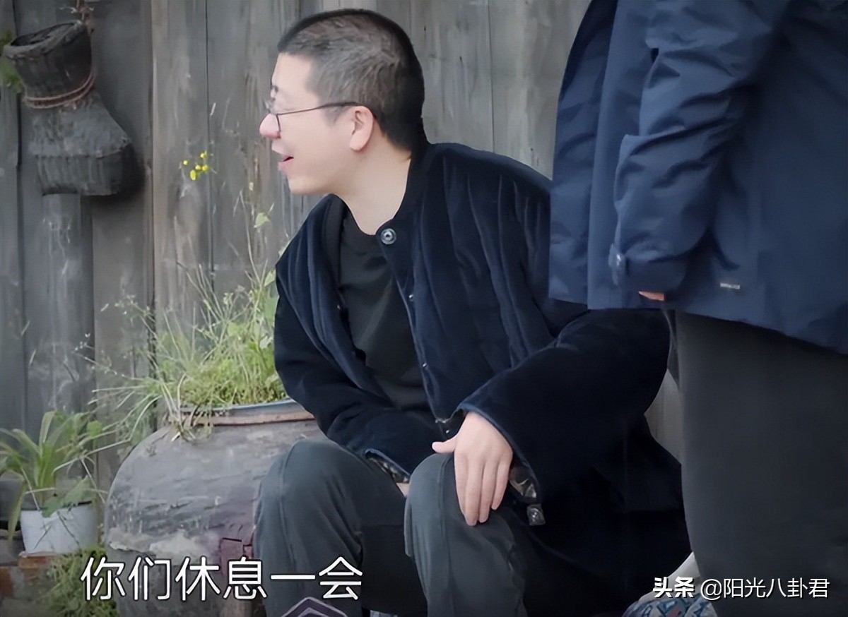 男星内卷起来差距有多大？中年人老当益壮，年轻人却一个比一个虚