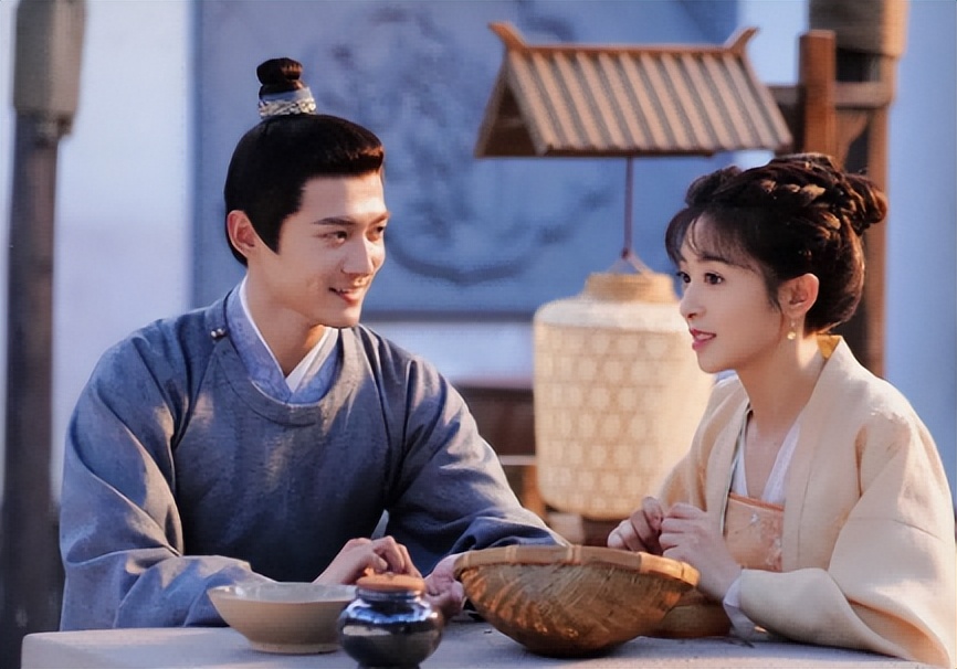 同样是演白面书生，把张国荣、任泉和佟梦实放在一起差距就出来了