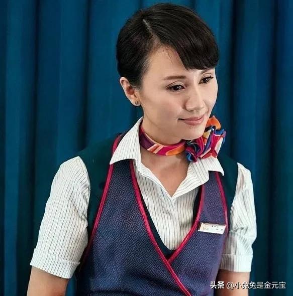 《中国机长》中的女乘务员，气质很出众