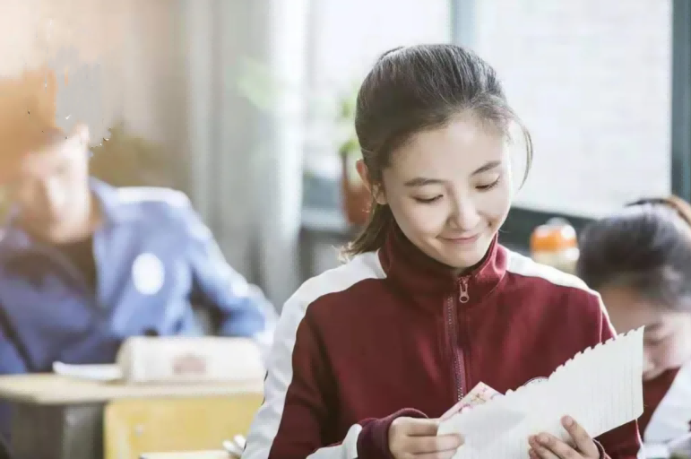 同样是演学生，把张柏芝、赵丽颖和吴倩放在一起，美得各有千秋