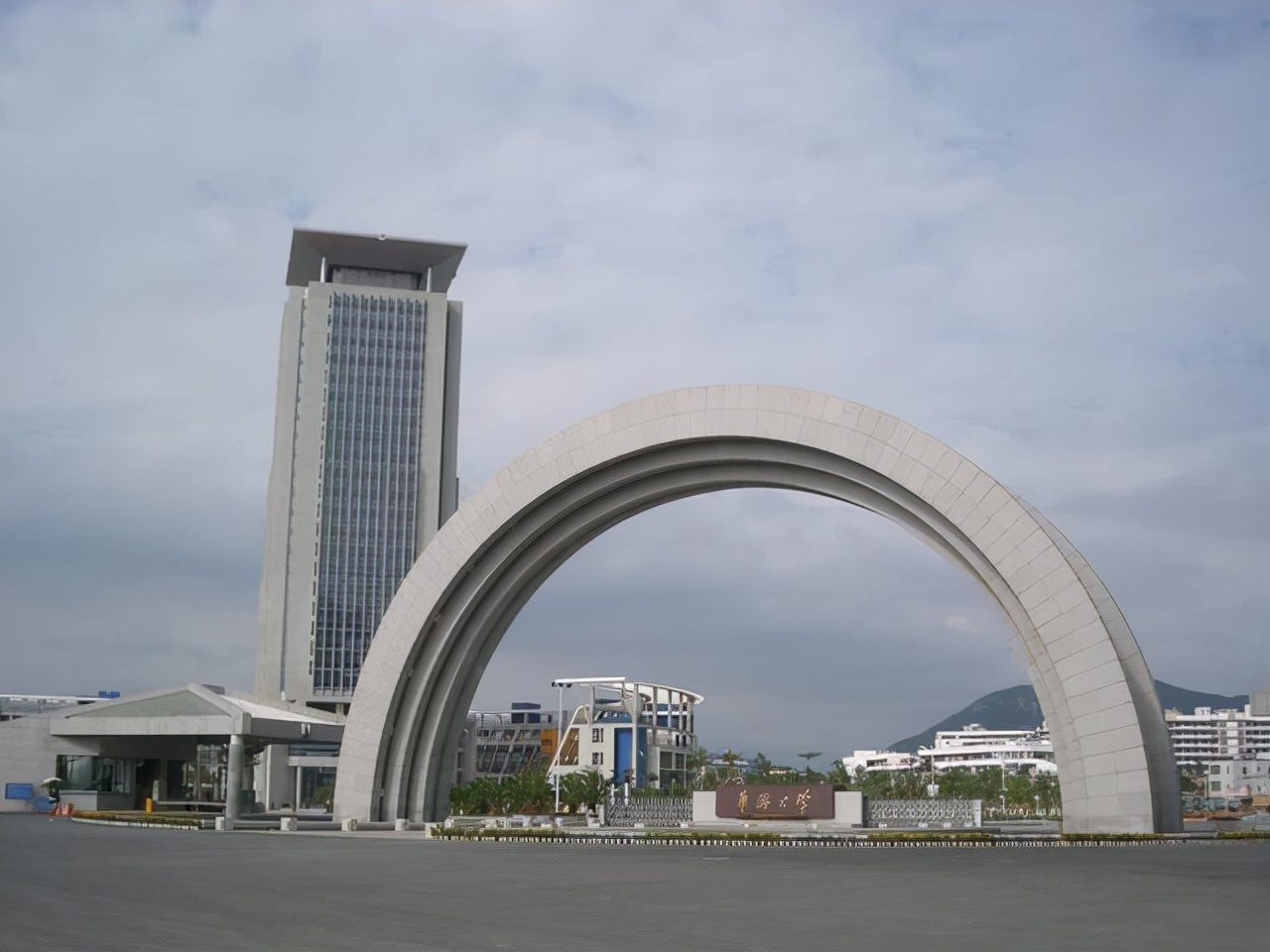 2021中国高校名誉博士校友排名：南京大学第5，华侨大学表现亮眼