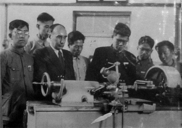 杨俊生：爸爸是上将，她却为了17辆车，甘愿把自己喝倒