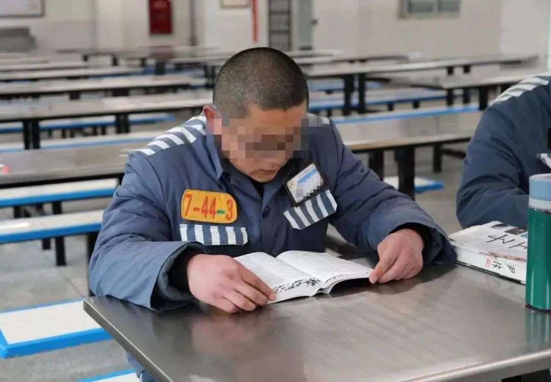 监狱里的一天是怎么过的?