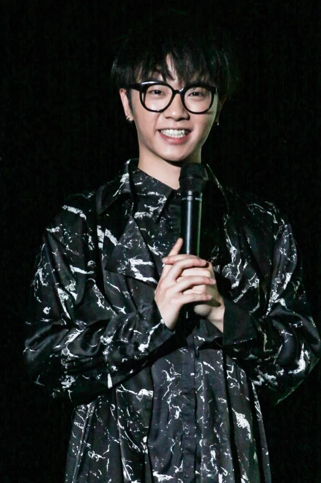 男星衣品—华晨宇（四）