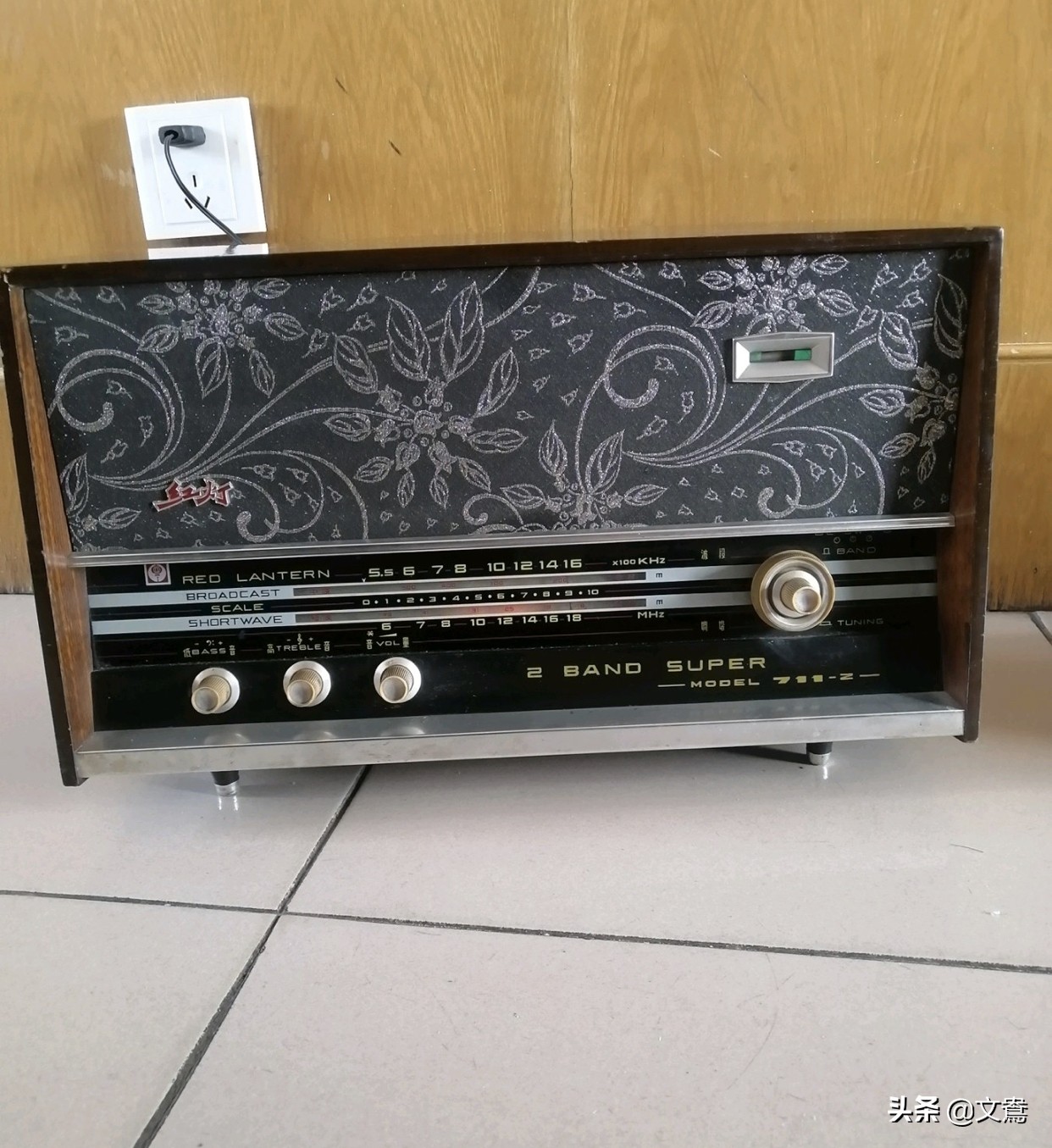 收音机,不可能. 收音机甚至比电视机还少. 那就只有玩具了.