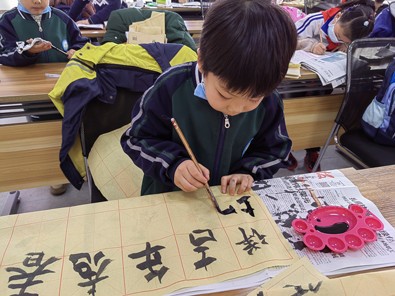新疆兵团四师：“青年之家·红领巾学堂”开课啦！