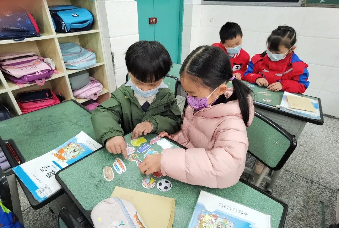 小课题 大作为——西航港小学“动手操作能力”小课题组专题汇报