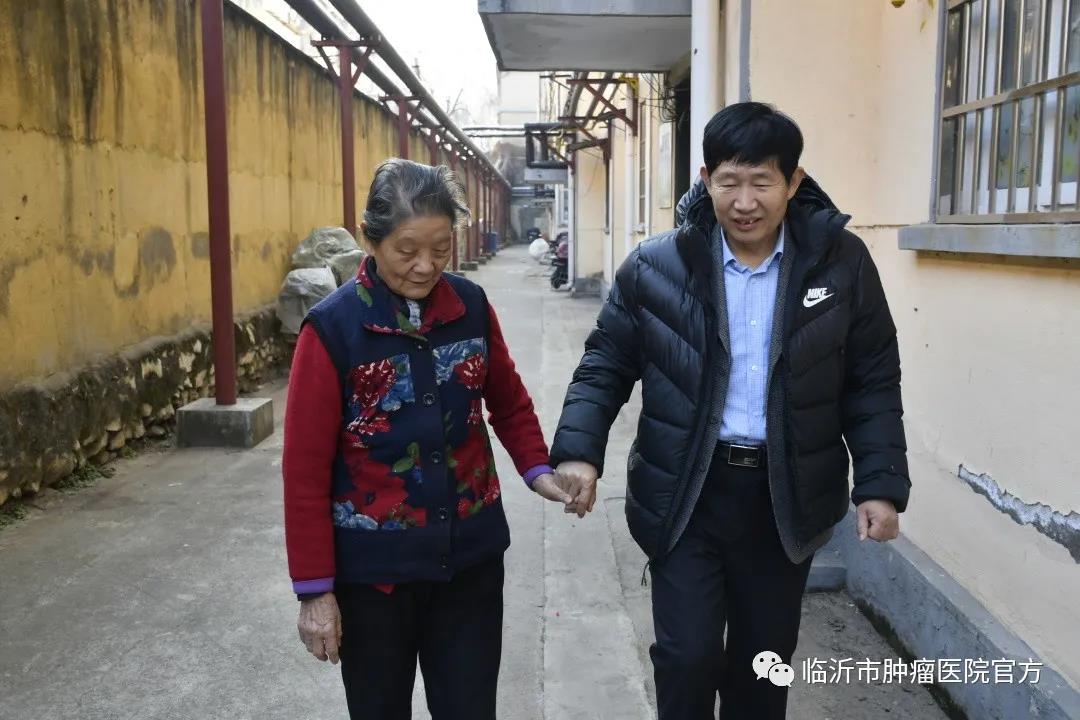 临沂市肿瘤医院领导走访慰问老党员老干部：浓浓关爱传真情