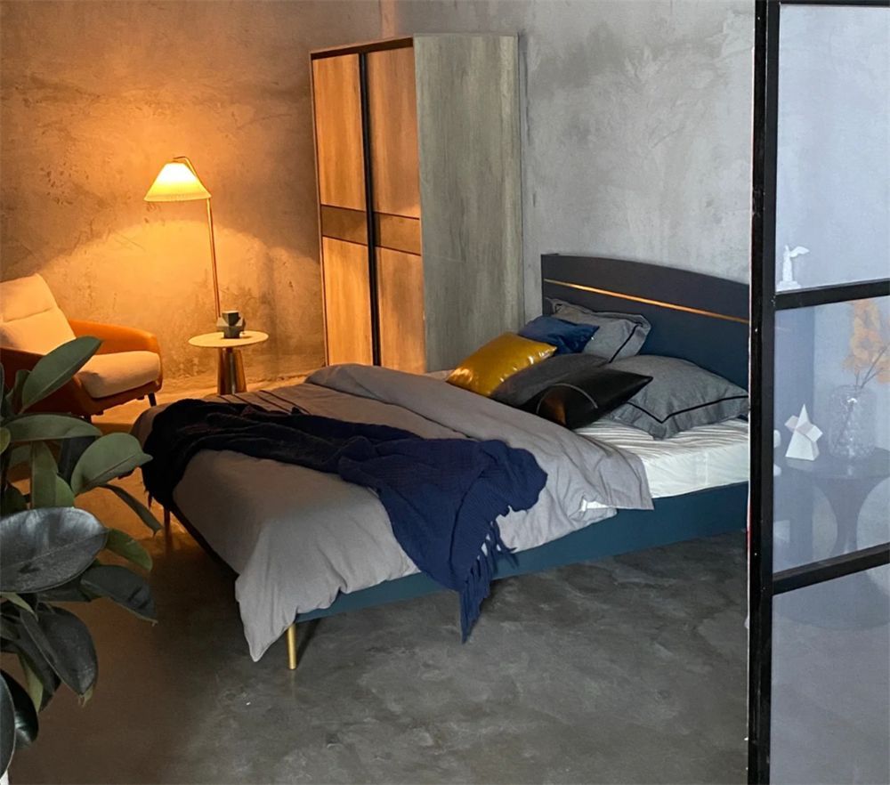 他住进水泥毛坯房，为省钱仅用软装，就把家变成舒适的独居小家