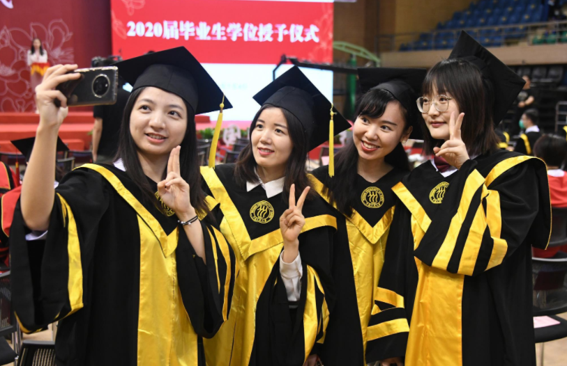 中国人民大学再次出手，对13名学生给予退学处理，可惜但并不可怜