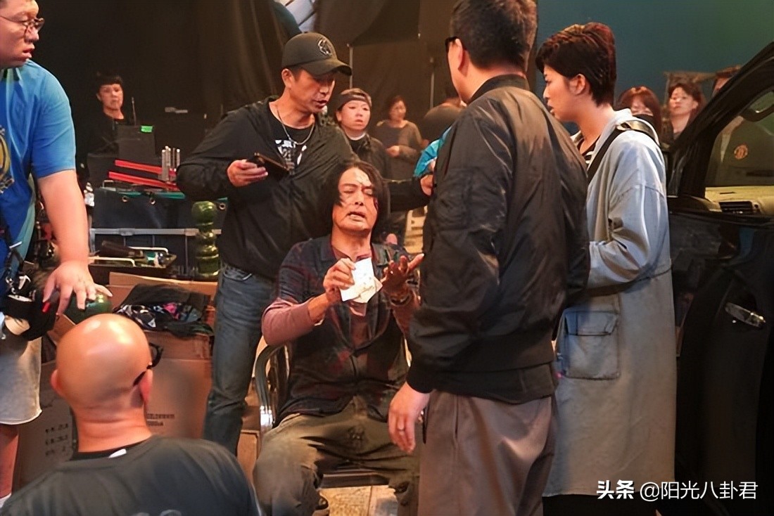 男星内卷起来差距有多大？中年人老当益壮，年轻人却一个比一个虚