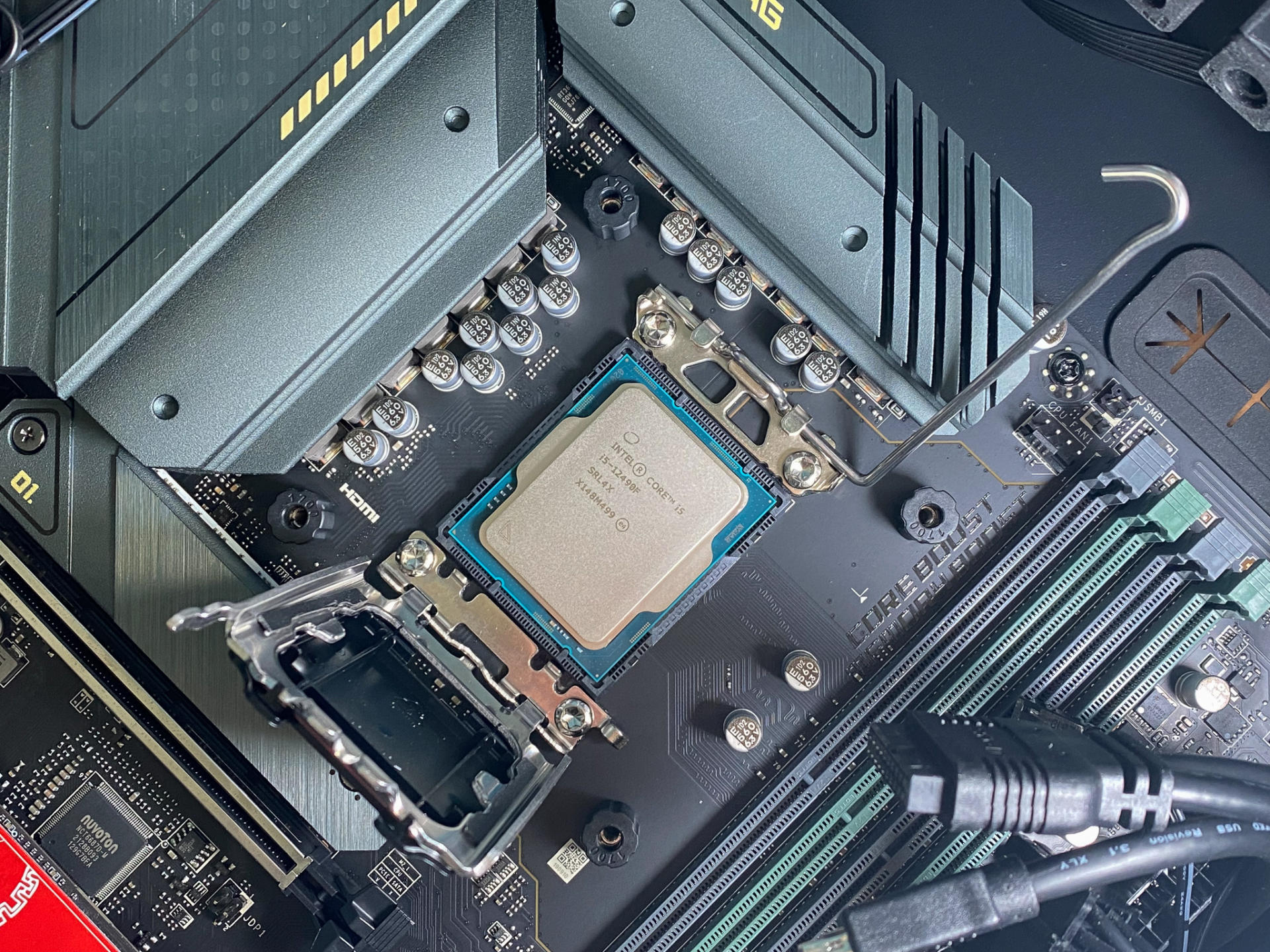 仅中国大陆特供，英特尔这CPU意图何在？i5-12490F+B660主板实测