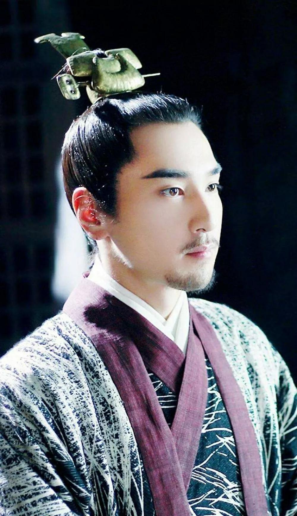 看墨渊夜华第一眼谁先动了情