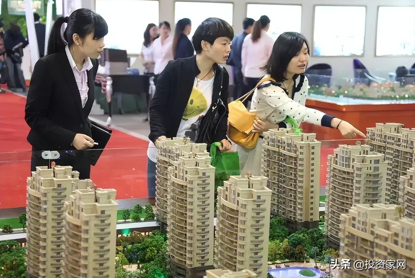 没办法工作，没有收入，但是车贷、房贷却不能不还！老百姓咋办？