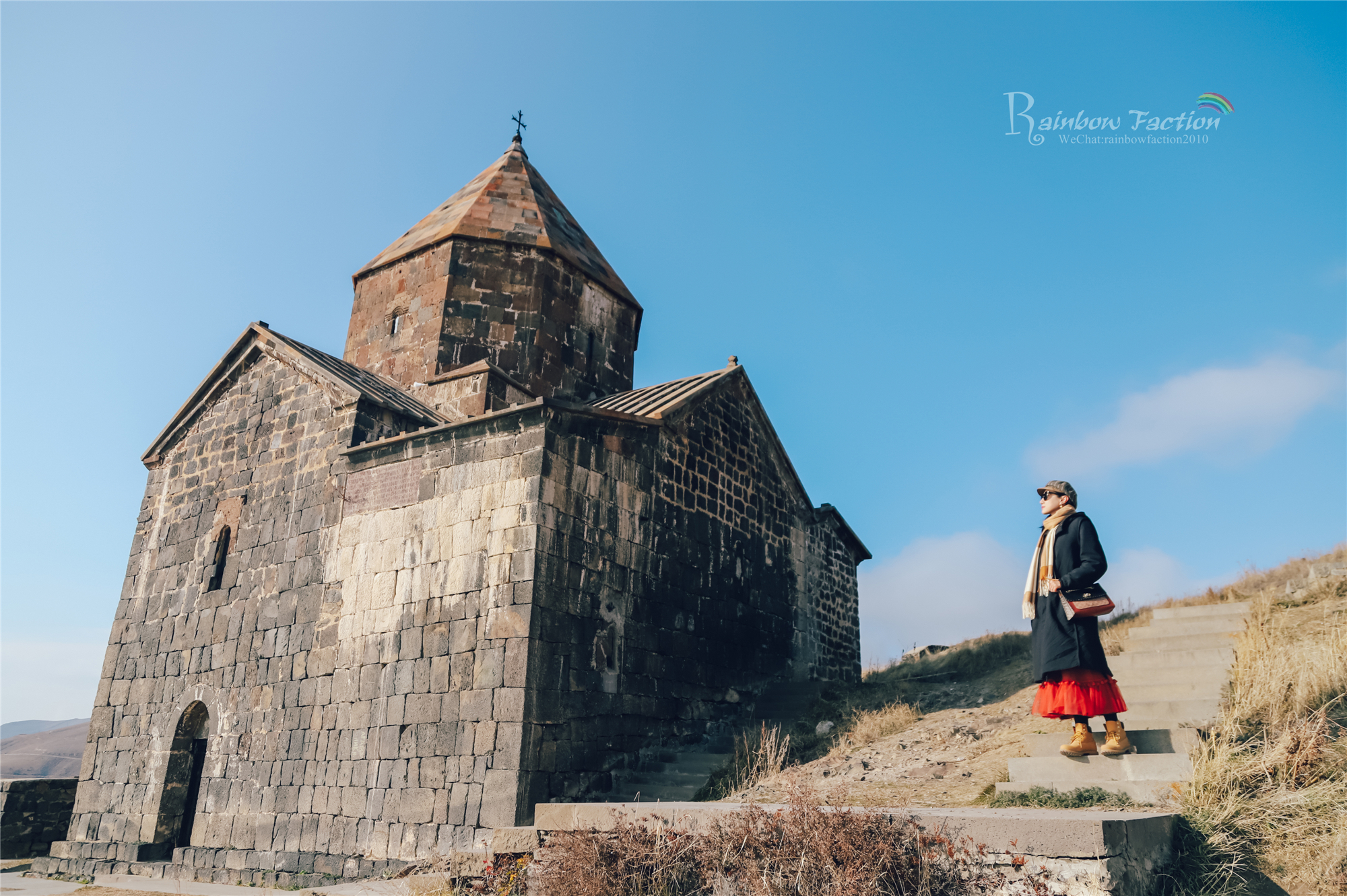 在亚美尼亚塞凡湖，邂逅一场浪漫美丽的婚礼