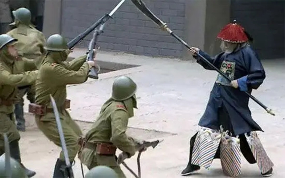 日本人出书嘲讽中国“抗日神剧”，如此乱象，该由谁来买单？