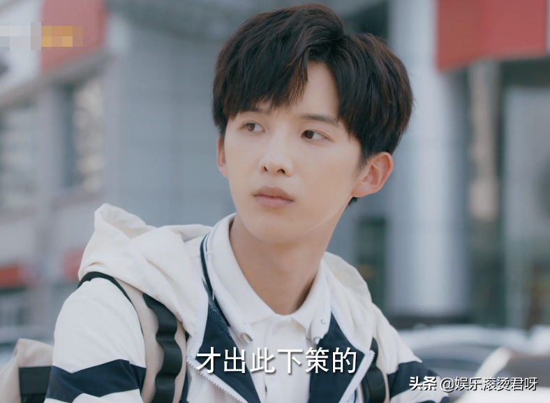 35岁李佳航也扮嫩，露脸《匆匆的青春》演大学生，状态却骗不了人