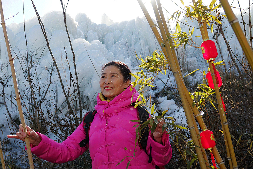 七彩峡谷冰雪节