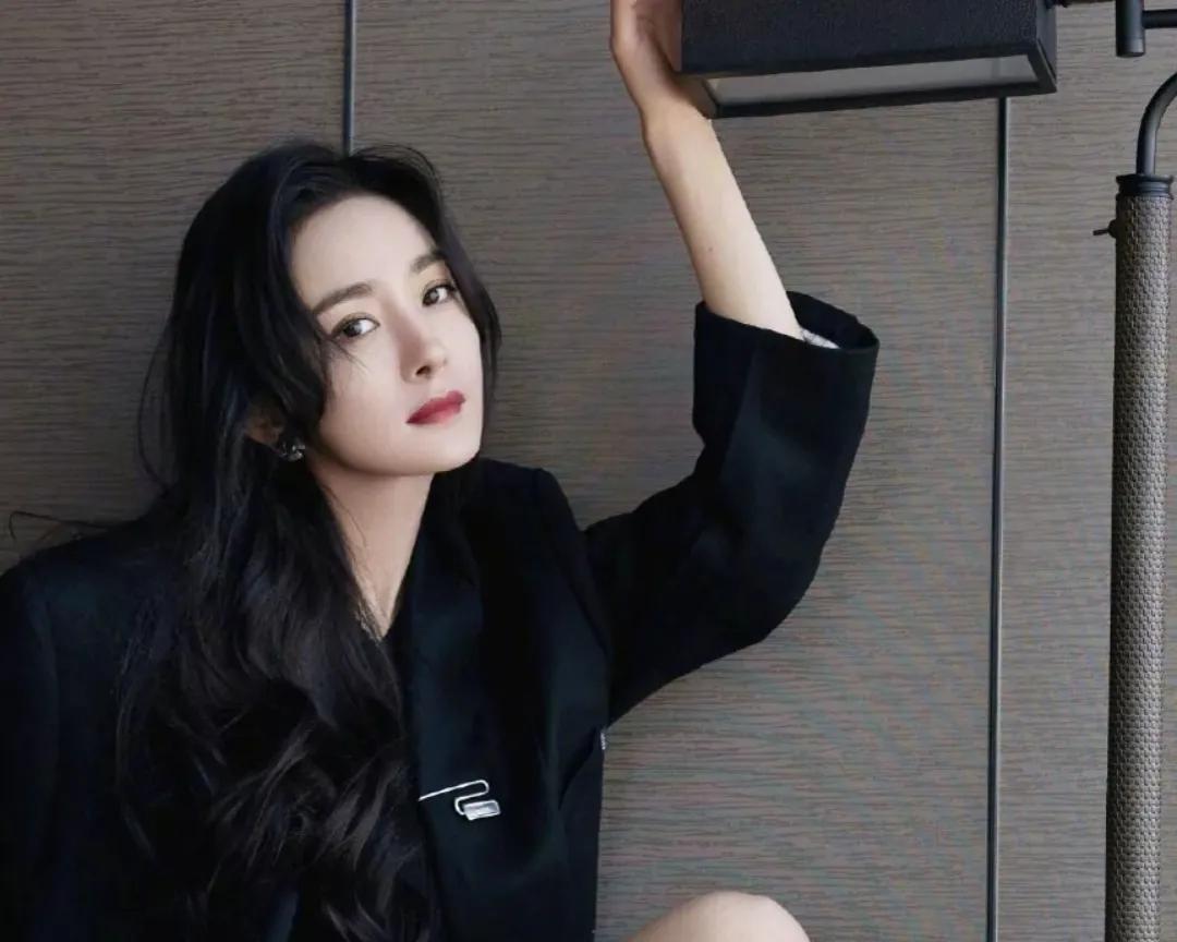 娱乐小八卦 唐嫣李易峰二搭 杨紫 杨幂 王一博 罗云熙 白鹿 龚俊 张艺兴