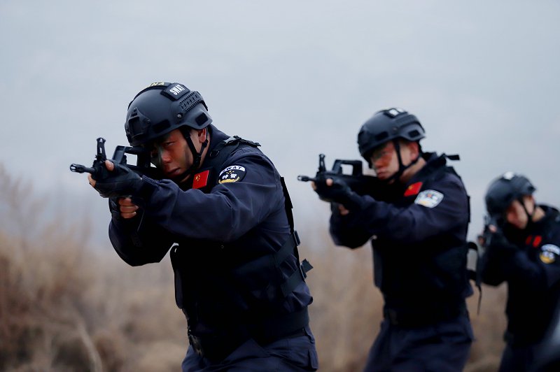 「摄影报道」甘肃平凉：特巡警冬季练兵忙