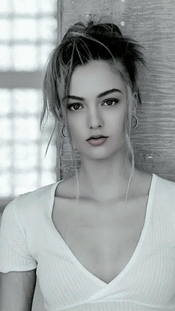 《支离破碎》女演员莉莉·库拉格