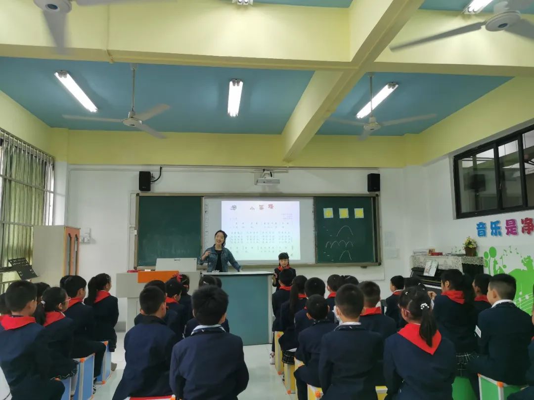 天府新区谙律工作坊和V7工作坊在南湖小学举行联合教学研讨活动